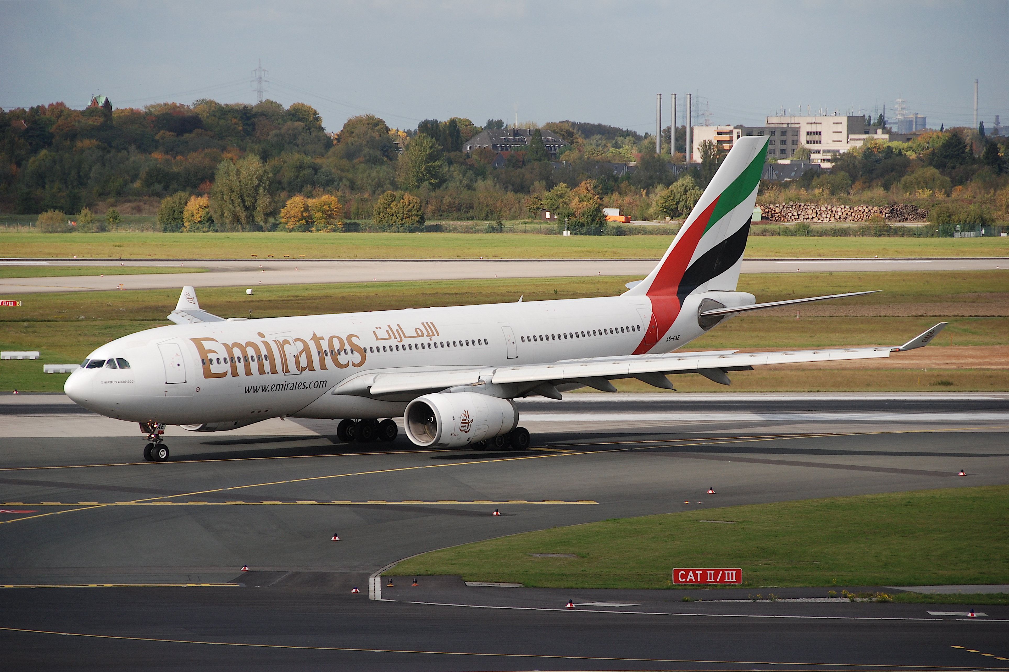 Emirates Airbus A330-200, A6-EAE@DUS,13.10.2009-558kv - Flickr - Aero Icarus