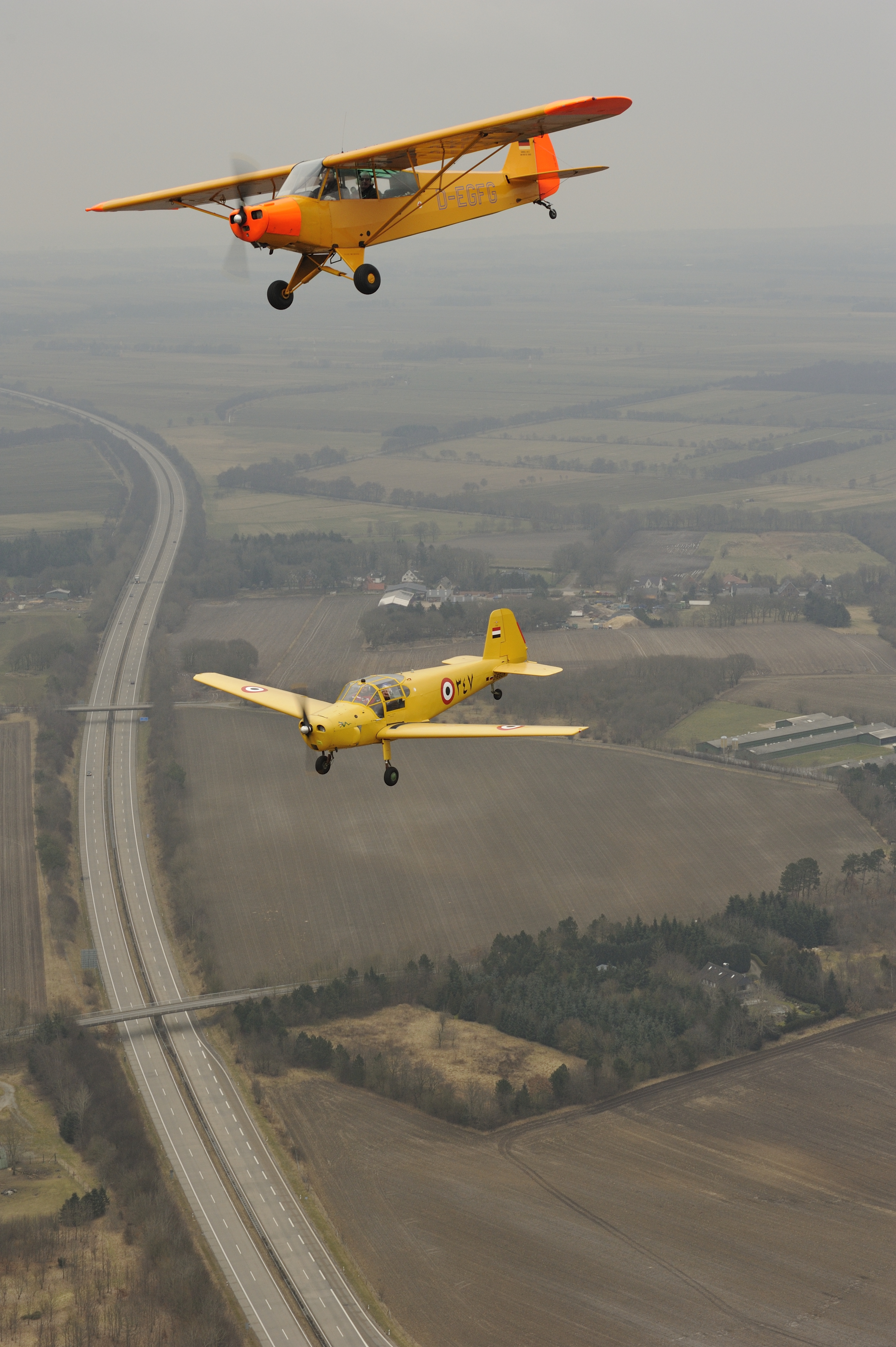 Fotoflugkurs Cuxhaven DS76956 - Formationsflug über der Autobahn