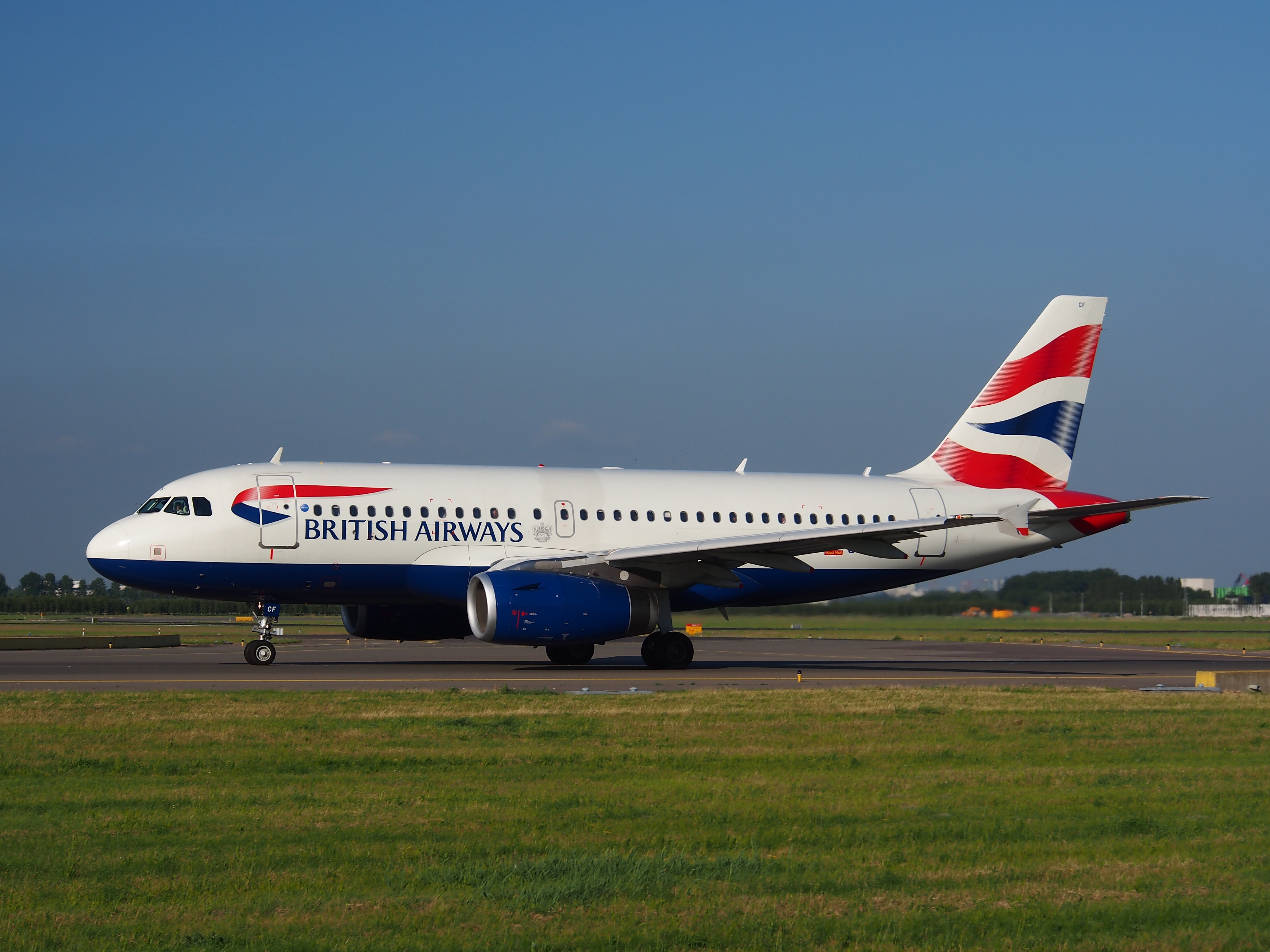G-DBCF British Airways Airbus A319-131 - cn 2466 taxiing 15july2013 pic-004