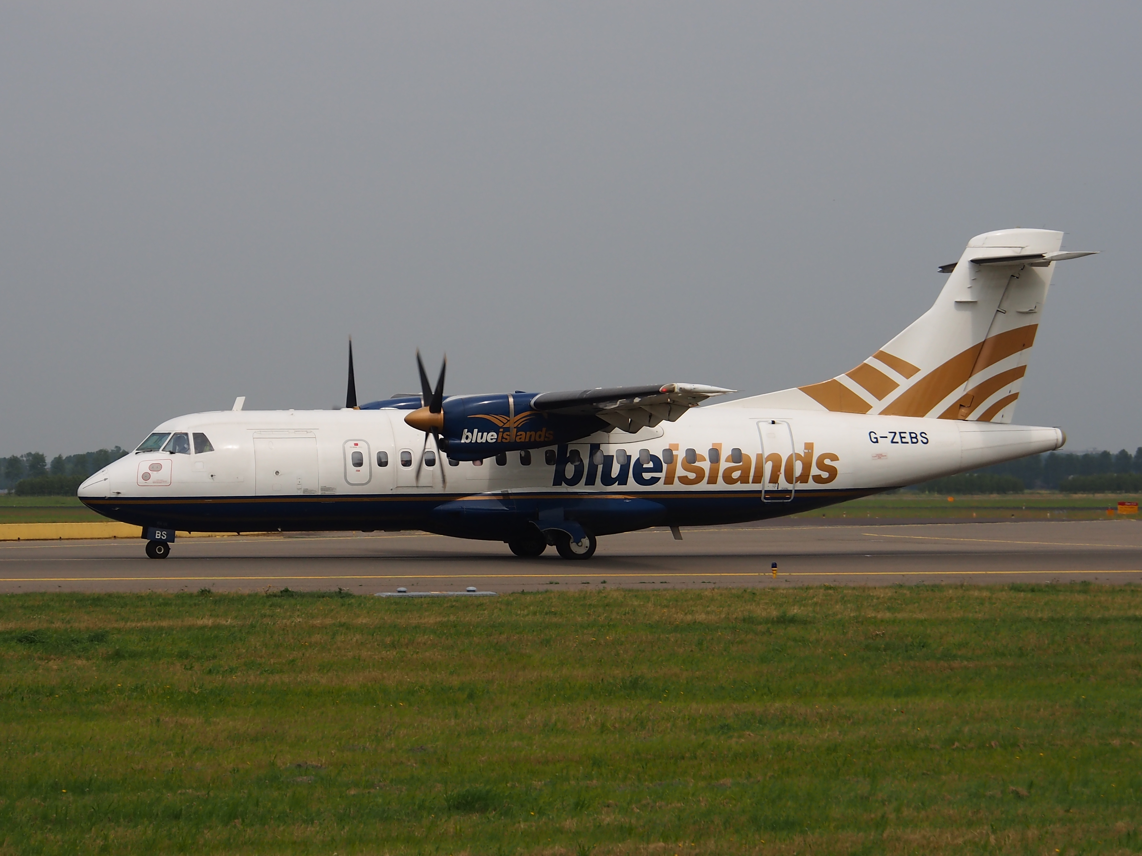 G-ZEBS Blue Islands ATR 42-320 - cn 066 pic4