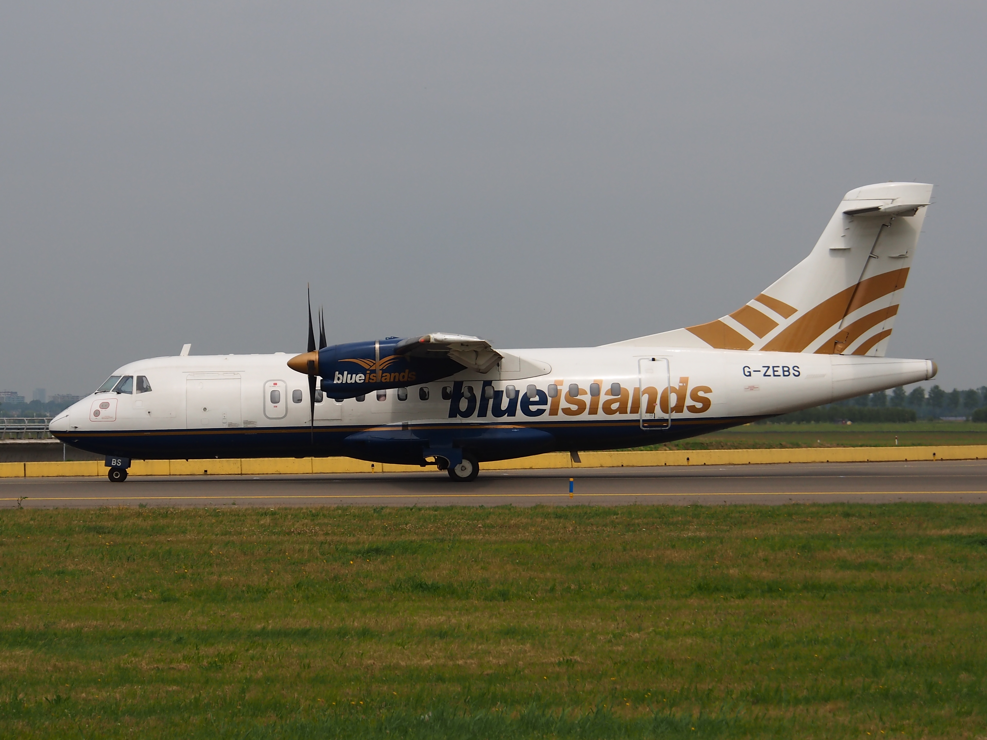 G-ZEBS Blue Islands ATR 42-320 - cn 066 pic5