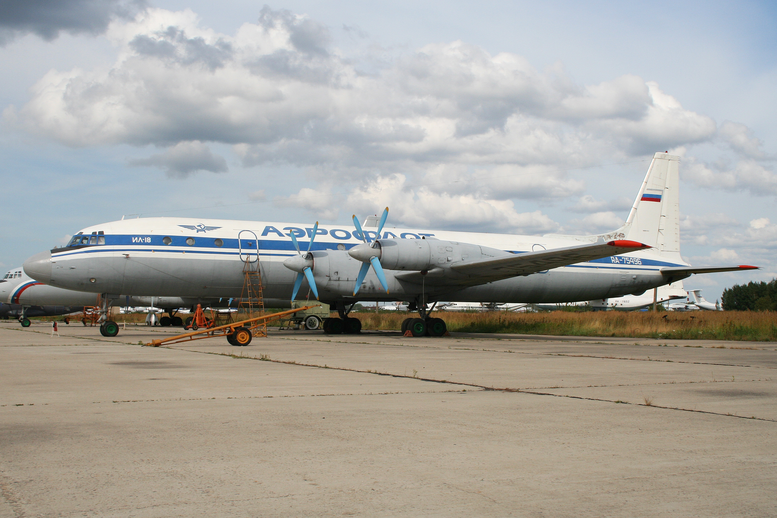 Ilyushin IL-18D RA-75496 (8555033591)