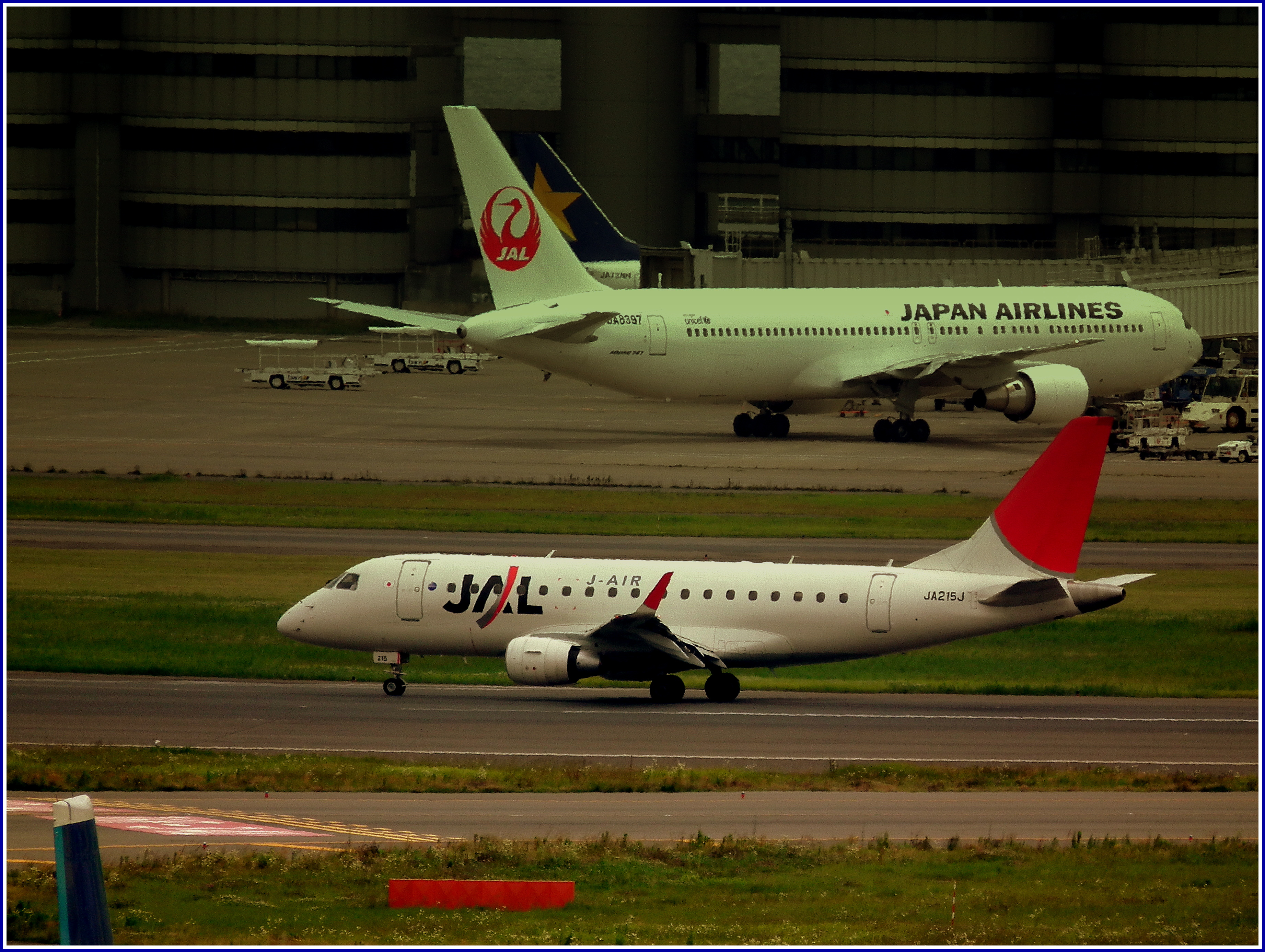 JAPAN EXPRESS E-JET 170 AT HANEDA AIRPORT TOKYO JAPAN JUNE 2012 (7418783456)