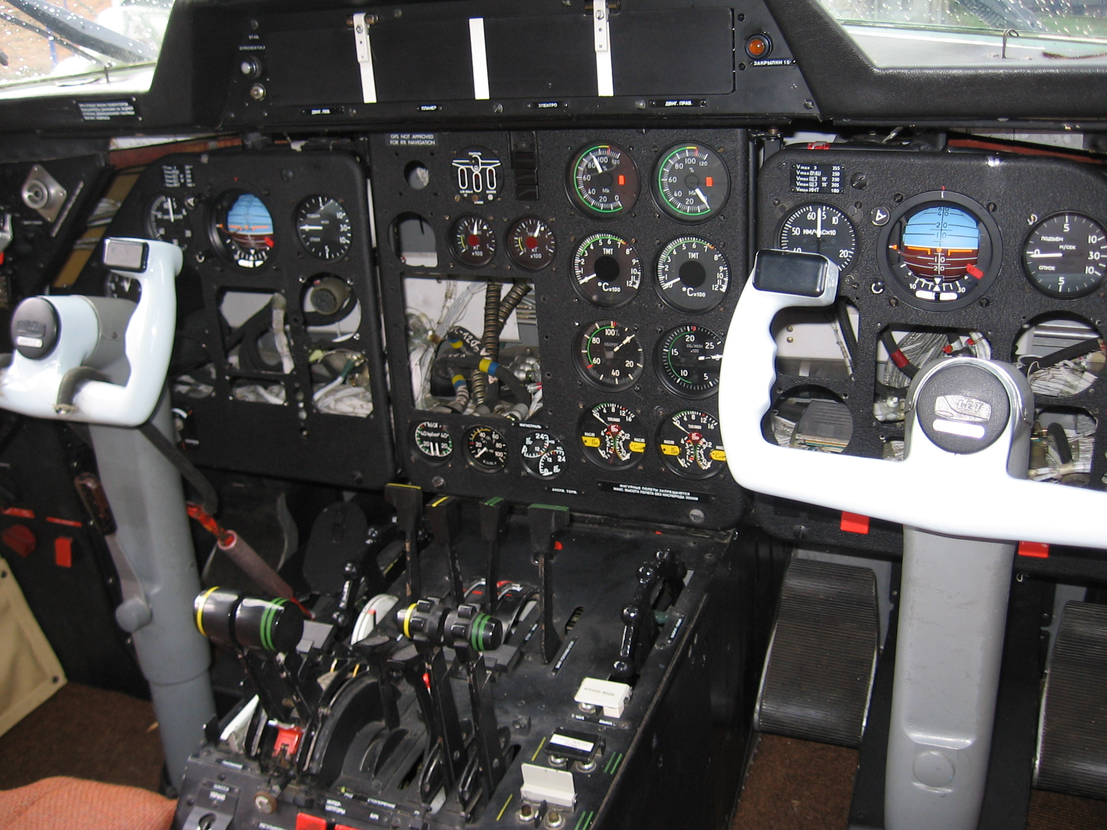 L-410 Cockpit