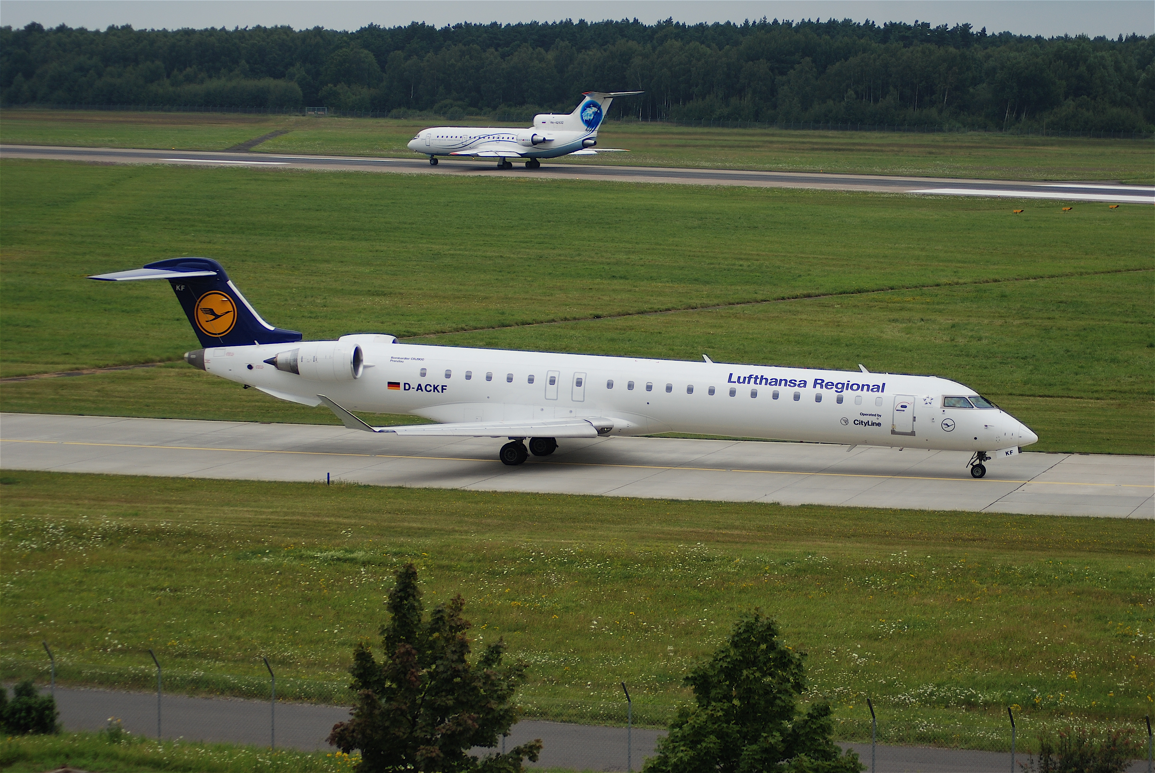 Lufthansa Regional Canadair CRJ-900, D-ACKF@HAJ,28.07.2007-482ex - Flickr - Aero Icarus