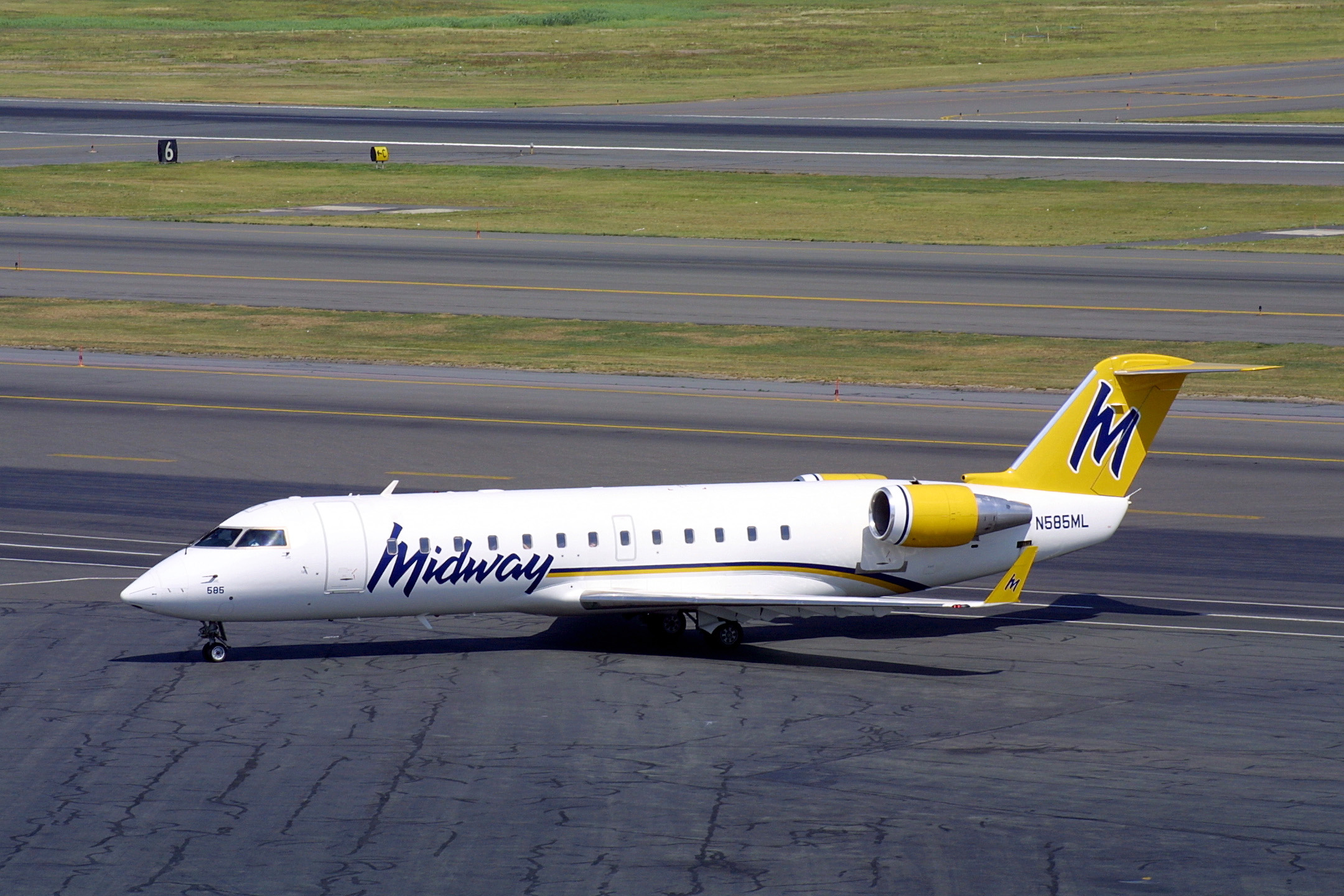 Midway N585ML CRJ200