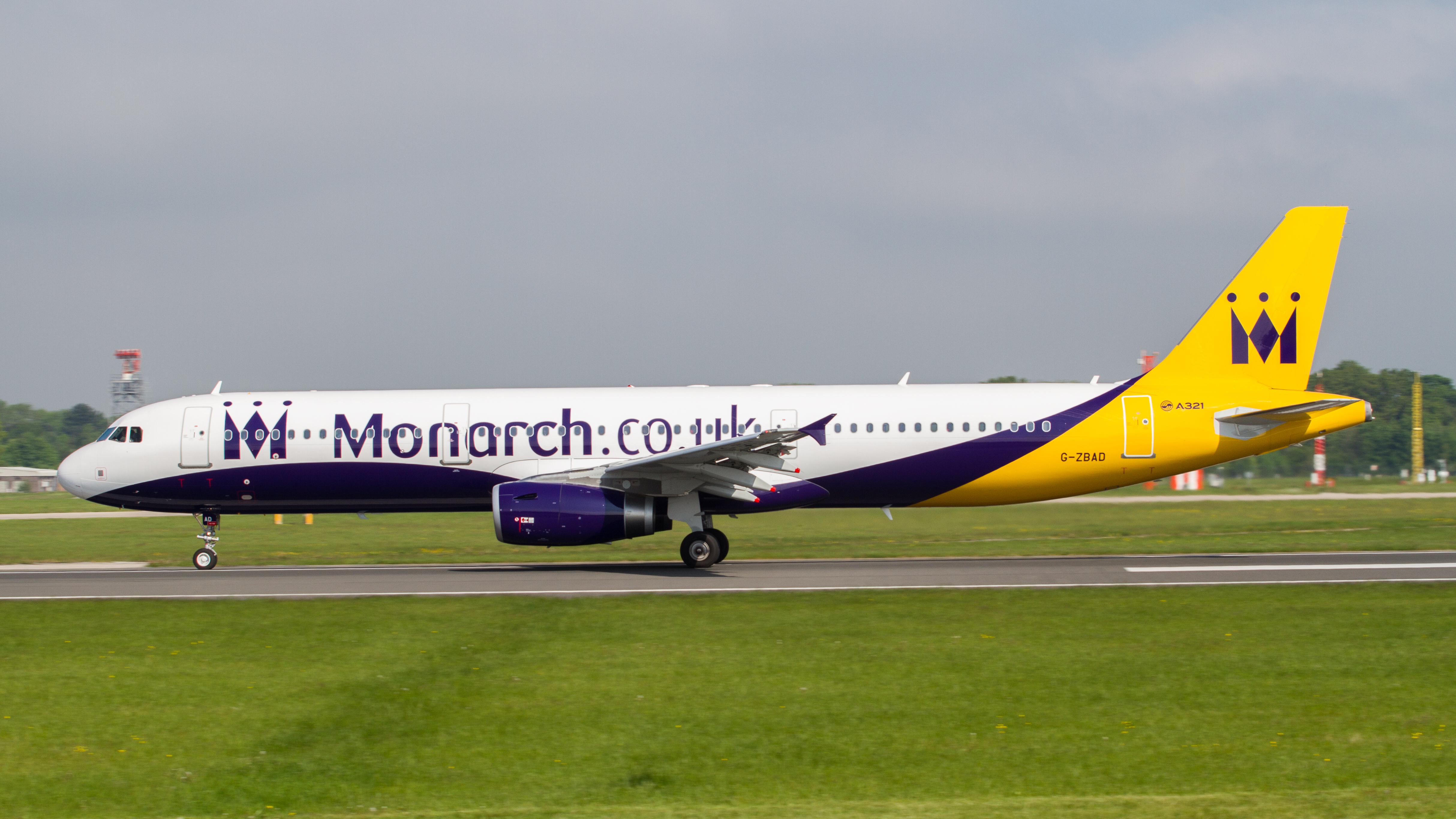 Monarch A321 G-ZBAD (8902374997)