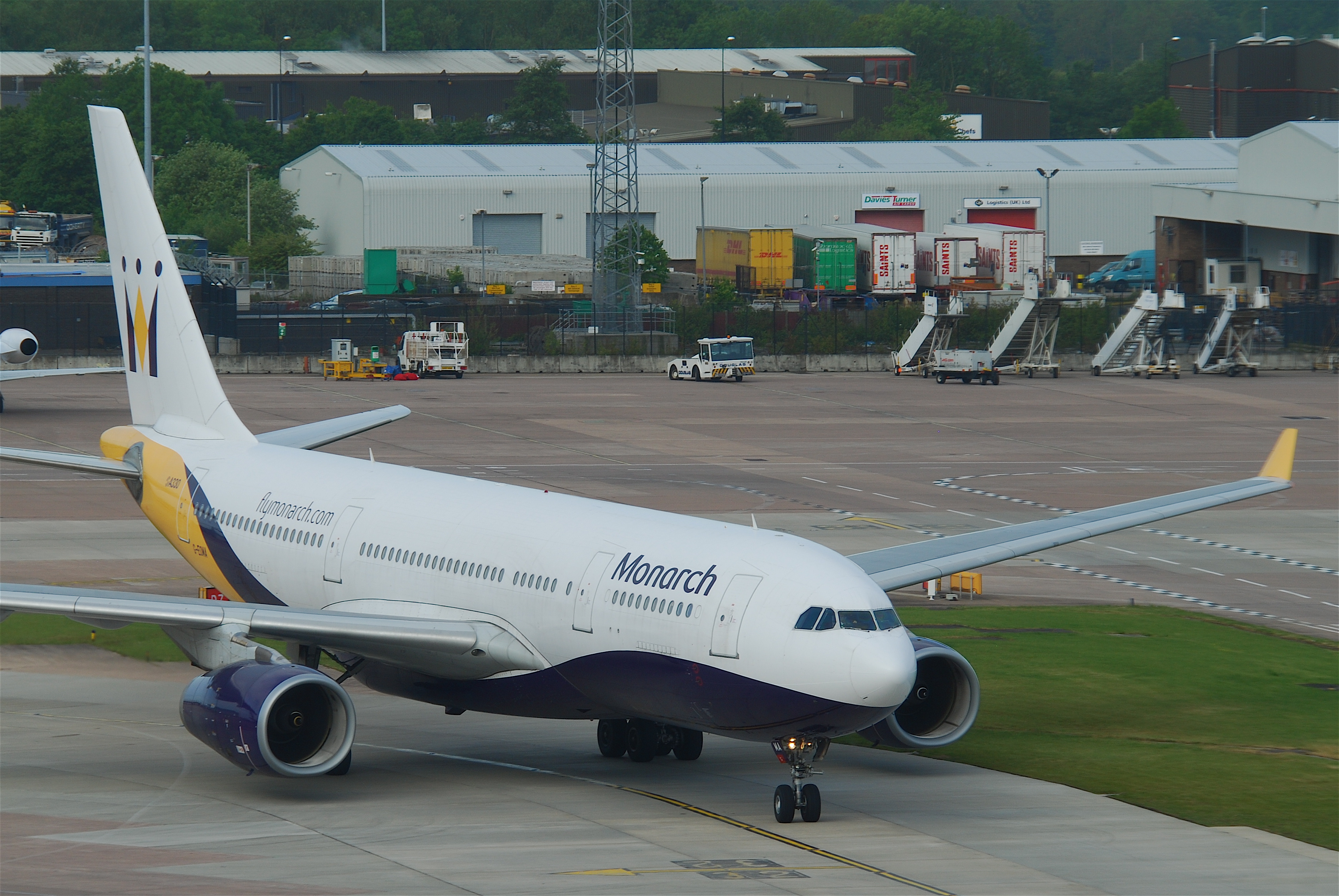 Monarch Airlines Airbus A330-243; G-EOMA@MAN;14.05.2011 597bd (5741044670)