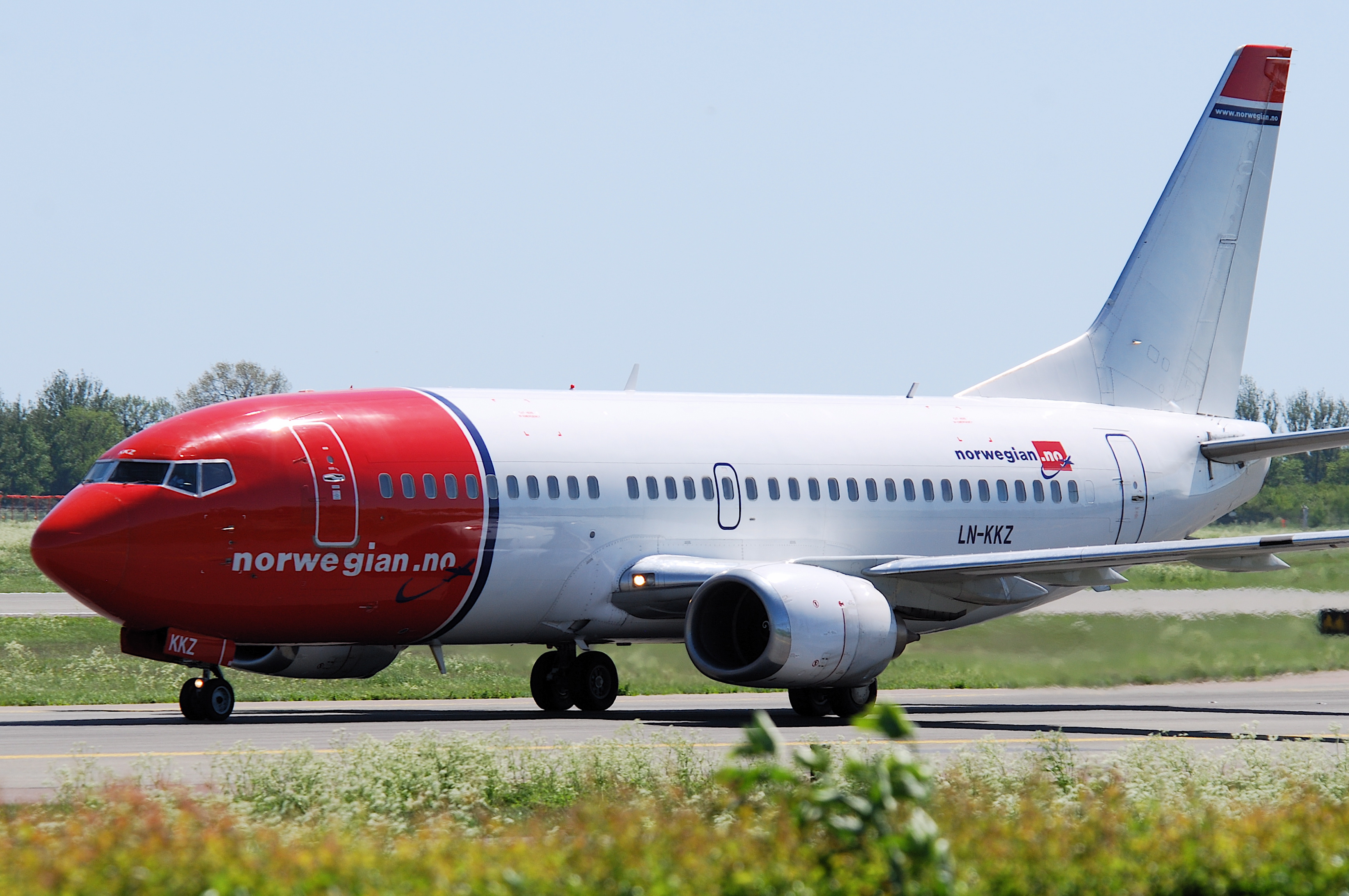 Norwegian Boeing 737-300; LN-KKZ@CPH;03.06.2010 574ck (4687995005) (2)