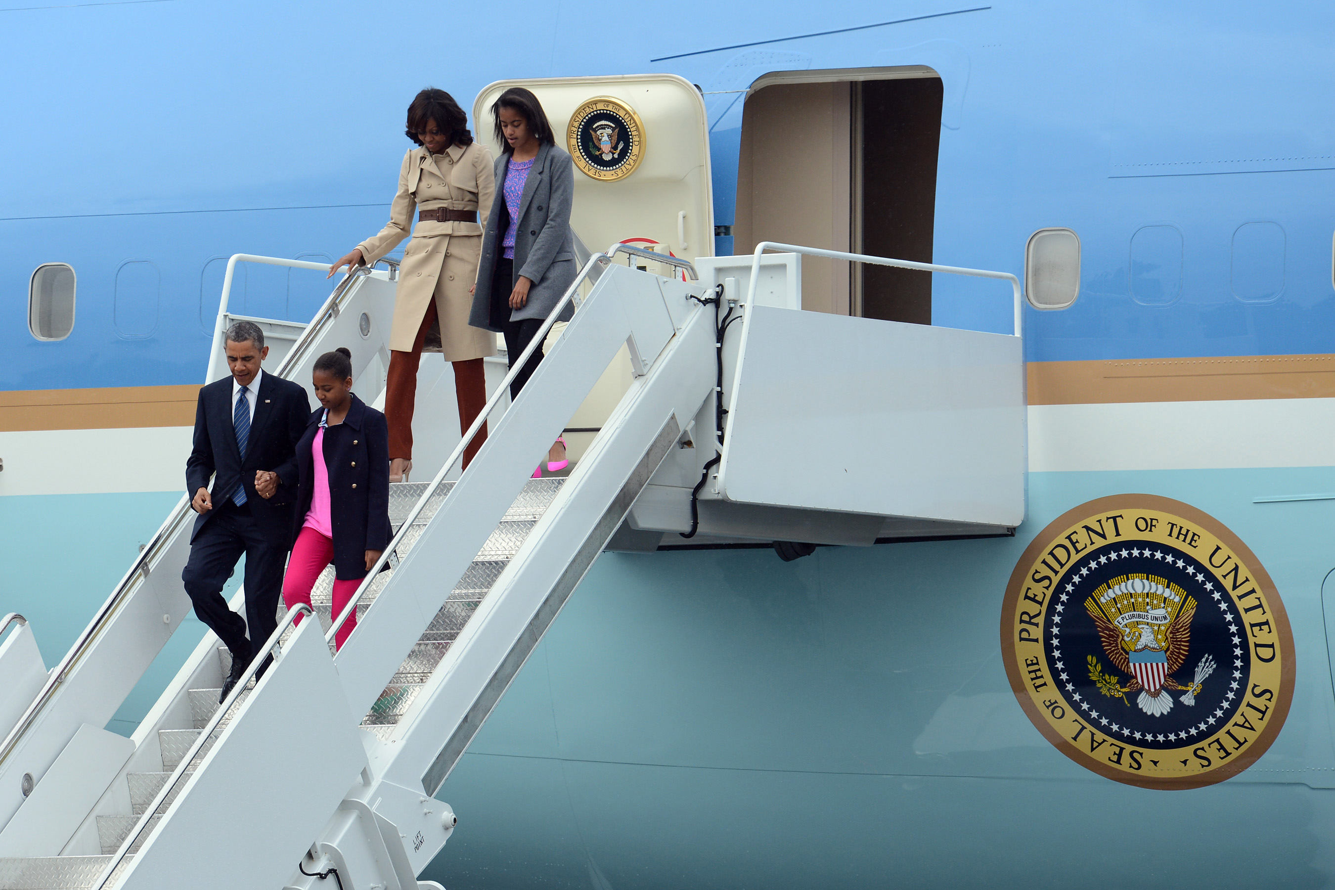 Obama family arrives in Northern Ireland