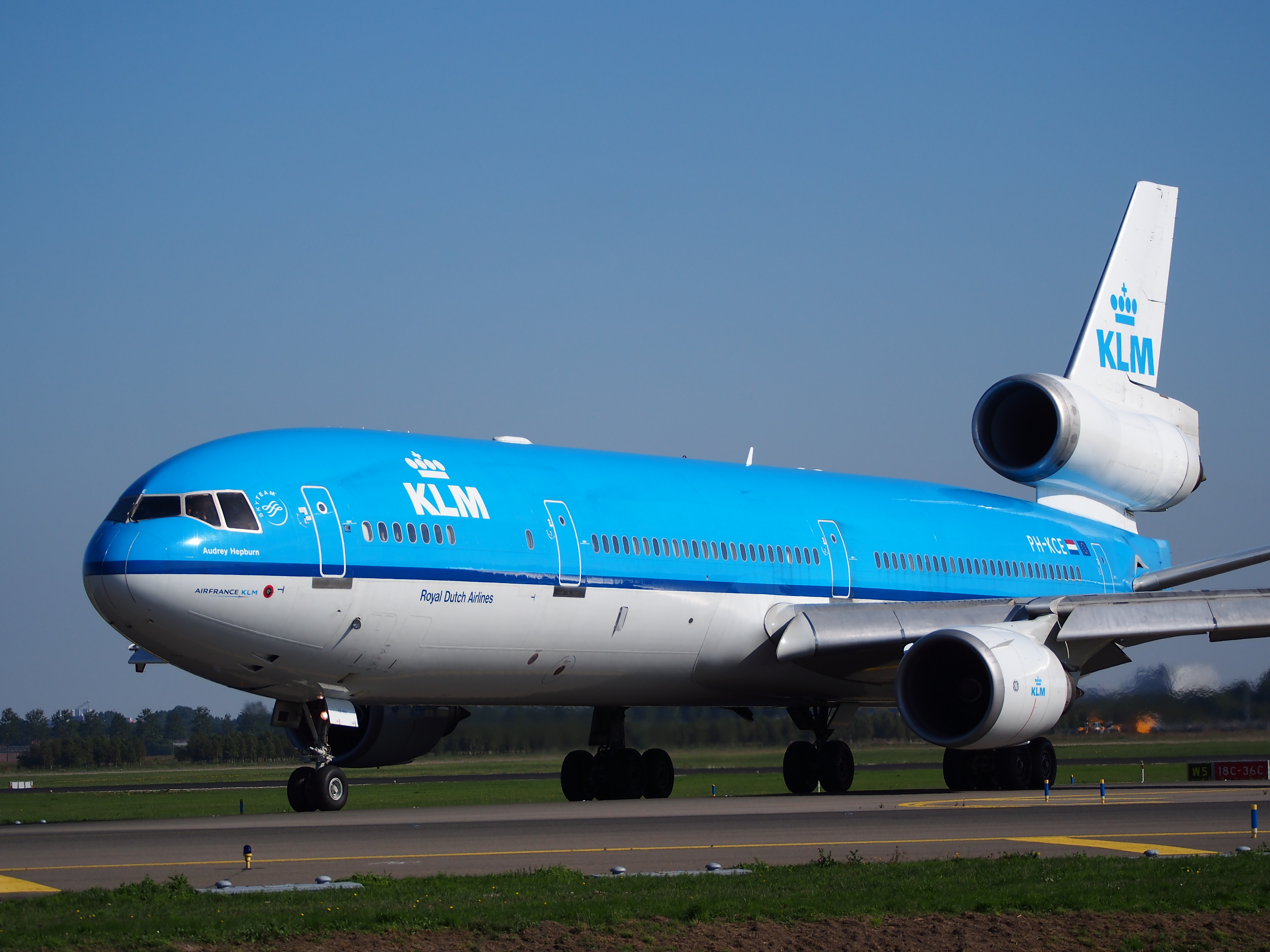 PH-KCE KLM Royal Dutch Airlines McDonnell Douglas MD-11 - cn 48559 29sep2013 pic2