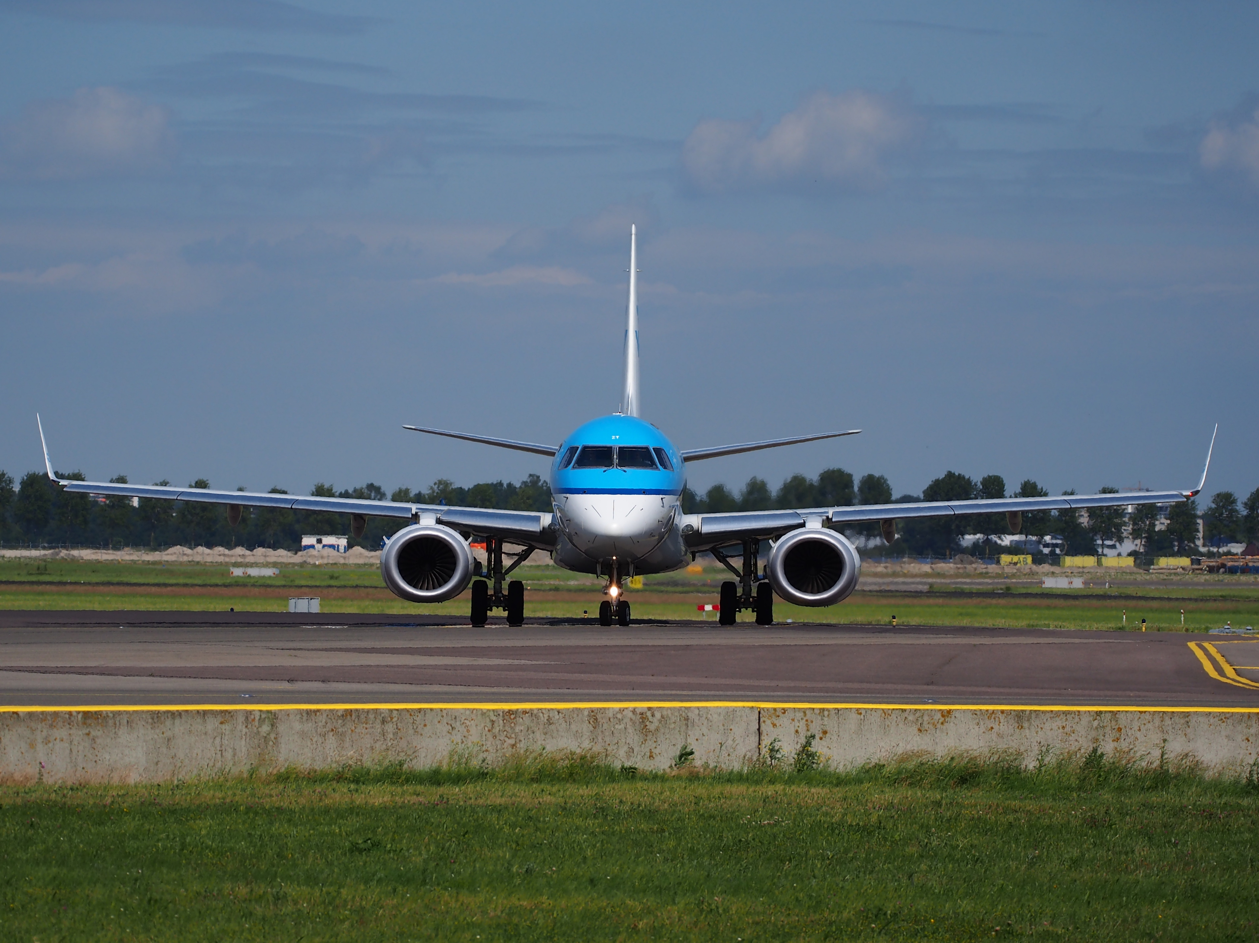 PH-EZT KLM Cityhopper Embraer ERJ-190STD (ERJ-190-100) taxiing at Schiphol (AMS - EHAM), The Netherlands, 18may2014, pic-3