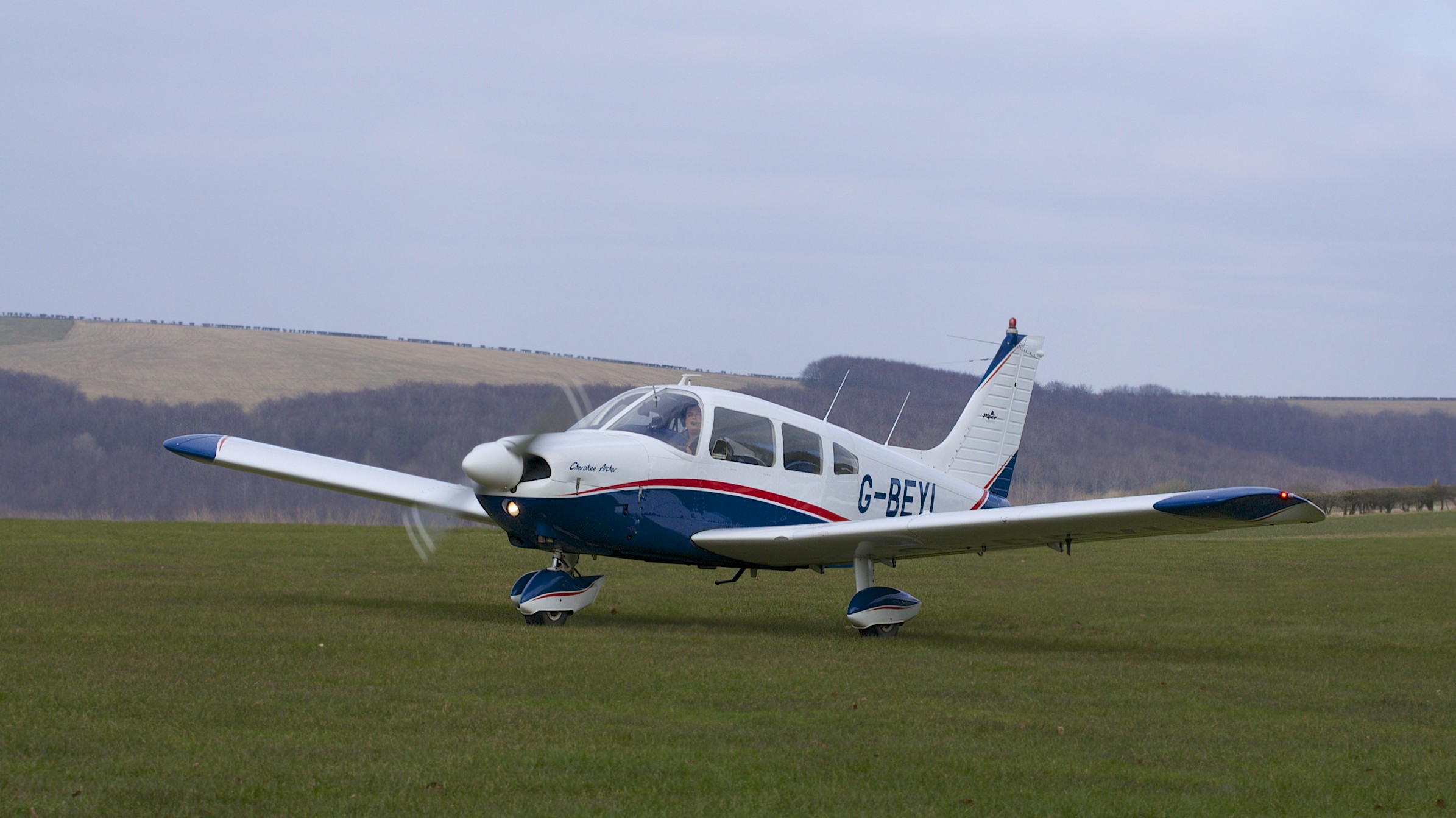Piper PA-28-180 Cherokee Archer, G-BEYL (8523465221)