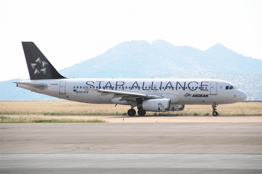 Aegean Airlines Airbus A320-232; SX-DVQ@ATH;12.06.2011 600ao (5832444933)