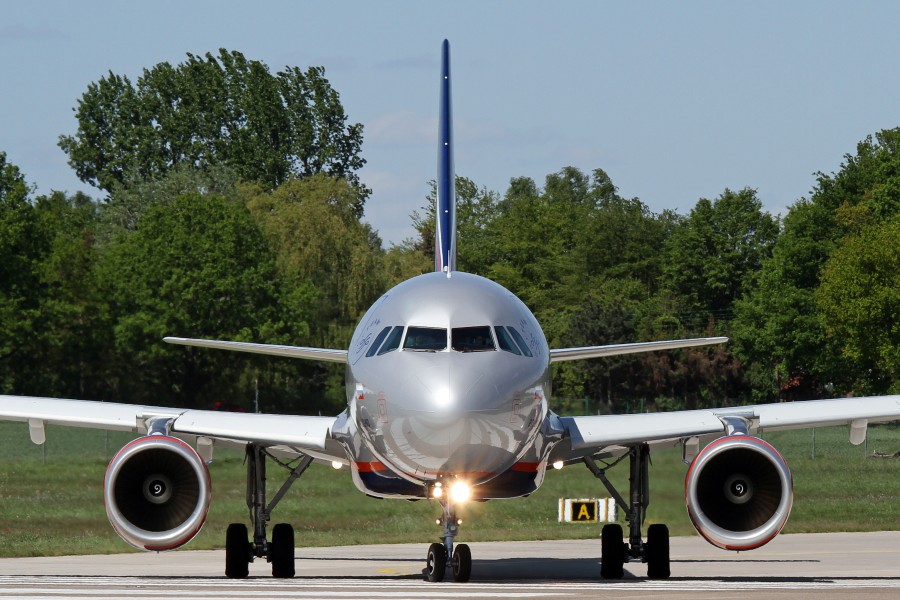 Aeroflot A320 front view
