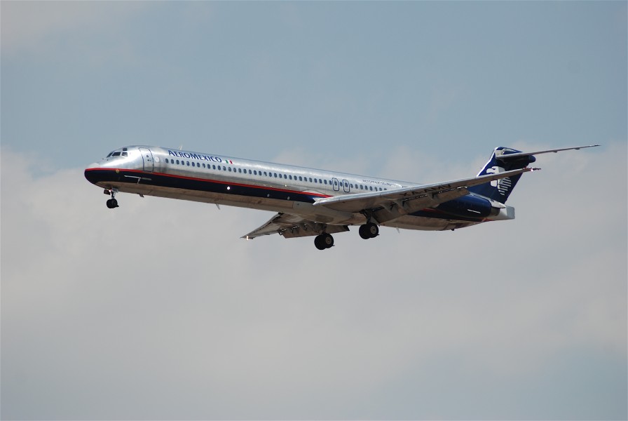 AeroMexico MD-80; XA-AMV@LAX;21.04.2007 466kk (4288549357)