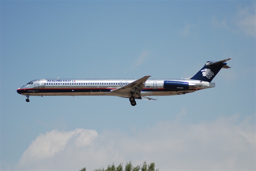 AeroMexico MD-80; XA-AMV@LAX;21.04.2007 466ko (4289295838)