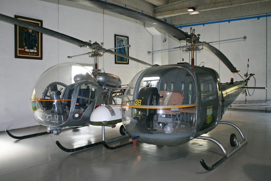 Agusta-Bell AB47G MM80113 12 & AB47J MM80187 SE-38 (6566057627)