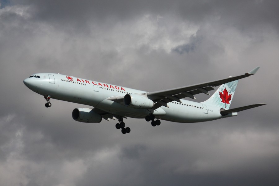Air-Canada-A330-C-GFUR-2008-10-05-YVR