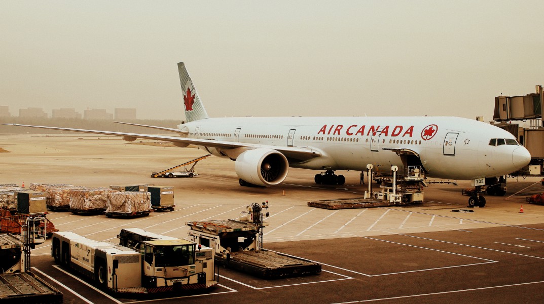 AIR CANADA BOEING 777-300 AT BEIJING CAPITAL AIRPORT CHINA OCT 2012 (8216560635)