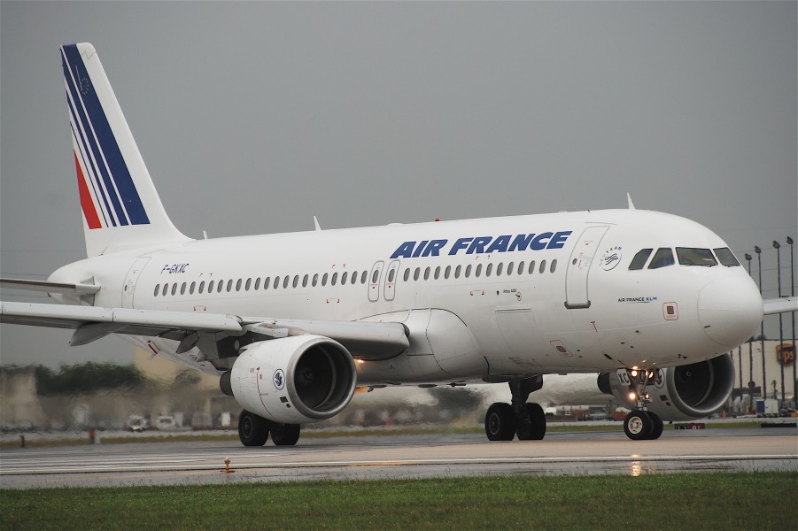 Air France Airbus A320-214; F-GKXC@MIA;17.10.2011 626bf (6446642243)