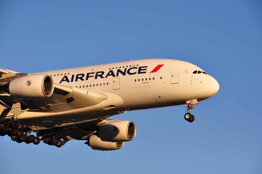 Air France Airbus A380 F-HPJB @YUL06