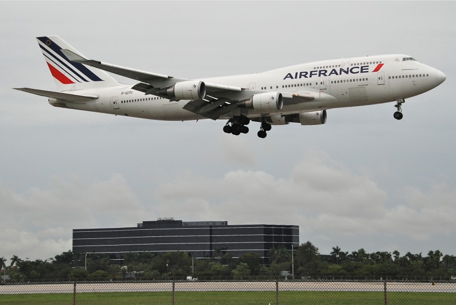 Air France Boeing 747-400; F-GITI@MIA;17.10.2011 626lw (6697946783)