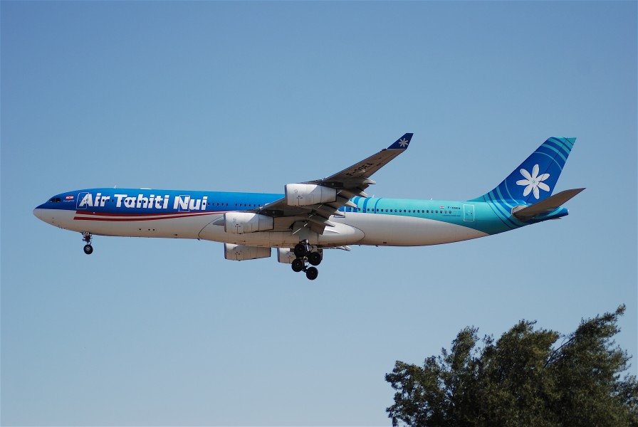 Air Tahiti Nui Airbus A340-313X; F-OSEA@LAX;18.04.2007 463ex (4270206673)