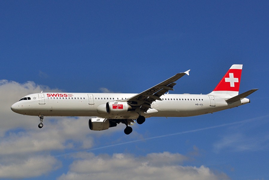 Airbus A321-111 - Swiss International Air Lines (HB-IOL)