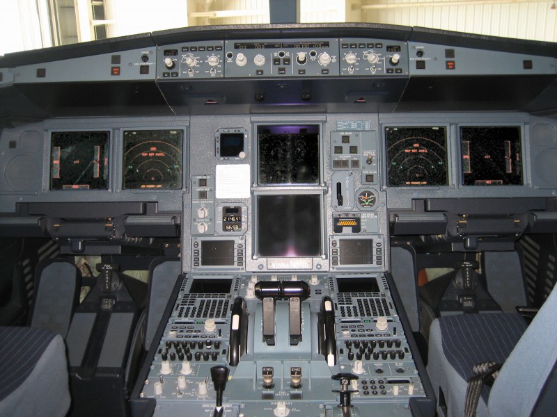 Airbus A330-200 flight deck forward displays