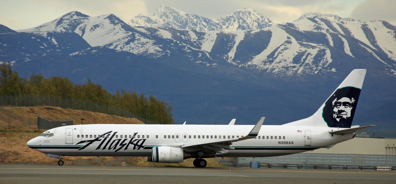 Alaska Air 737 with the Chugach Mountains in the background (6193703647)