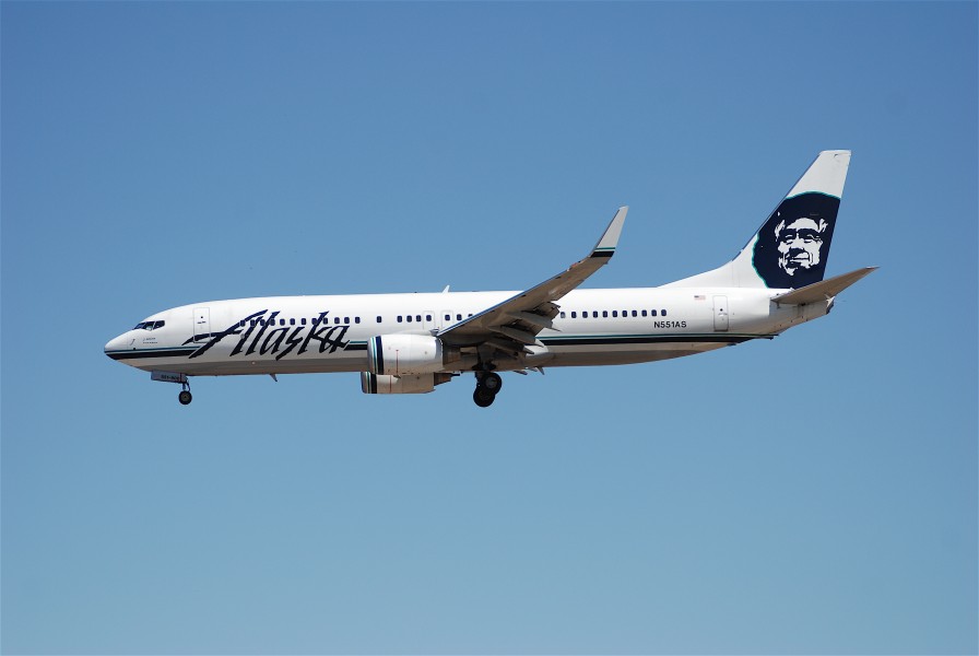 Alaska Airlines Boeing 737-800; N551AS@LAX;18.04.2007 463it (4270325915)