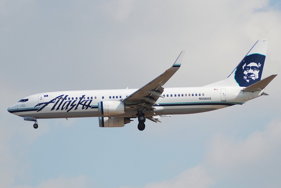 Alaska Airlines Boeing 737-800; N556AS@LAX;21.04.2007 466fk (4289149334)