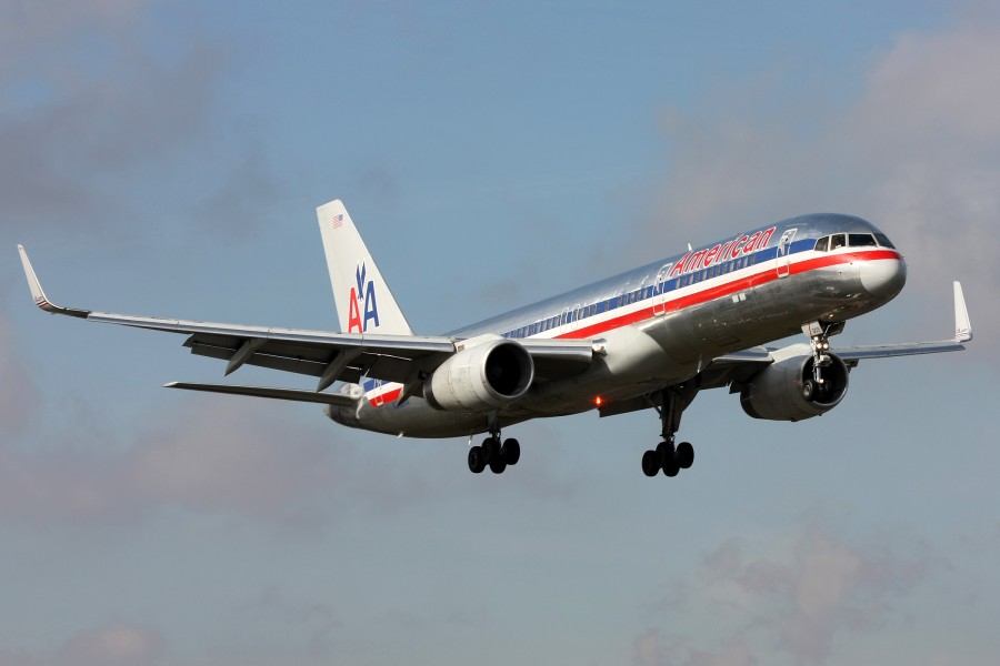 American Airlines Boeing 757-200 N668AA