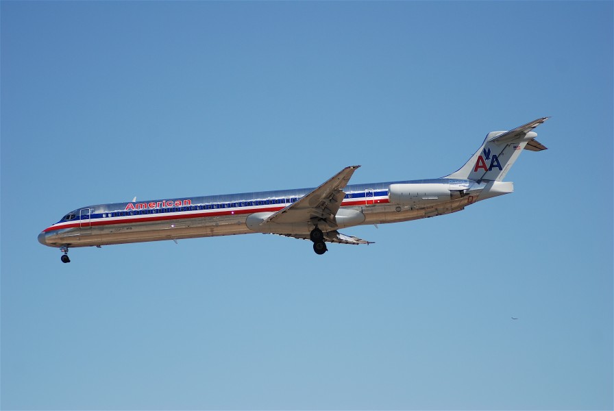 American Airlines MD-80; N973TW@LAX;18.04.2007 463gr (4271010406)