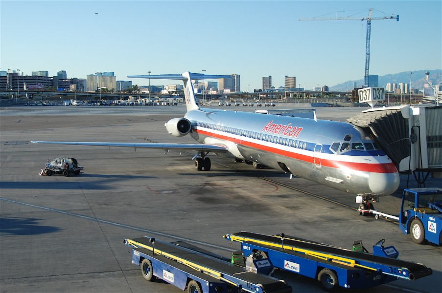 American Airlines MD-82; N497AA@LAS;09.10.2011 621ev (6300582090)