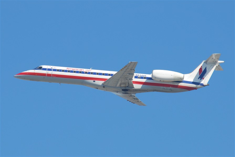 American Eagle Embraer ERJ140LR; N834AE@LAX;10.10.2011 622ev (6414219583)