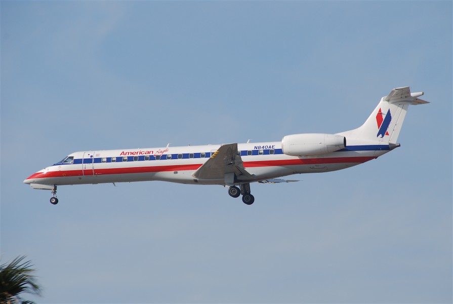 American Eagle Embraer ERJ140LR; N840AE@LAX;10.10.2011 622rm (6482841799)
