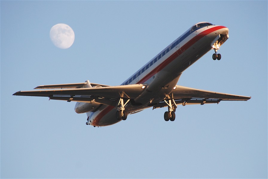 American Eagle Embraer ERJ140LR; N846AE@LAX;08.10.2011 620hc (6298947868)