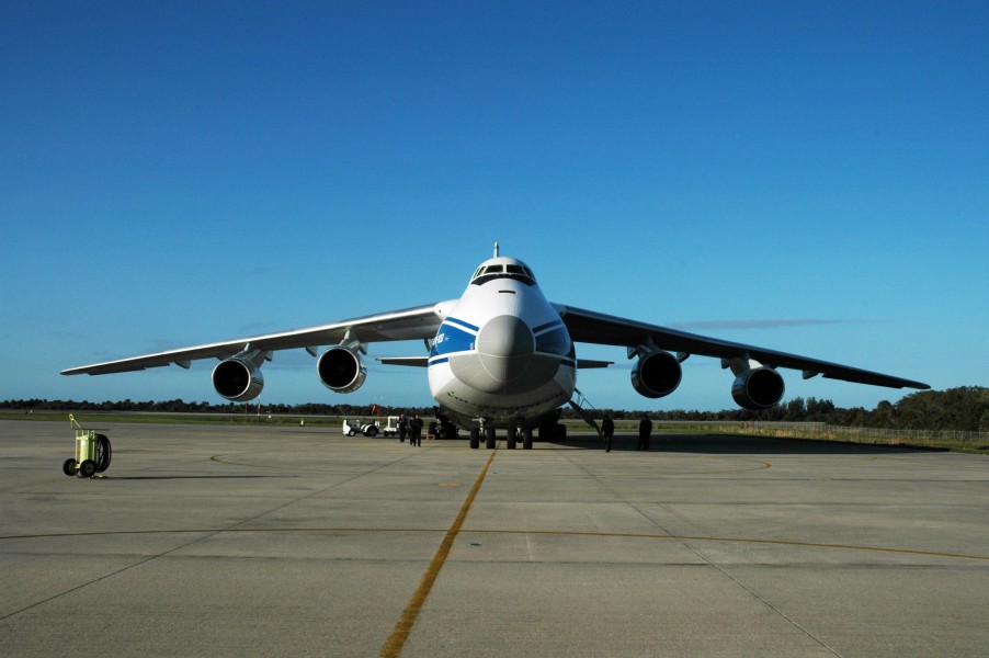 An-124 front view