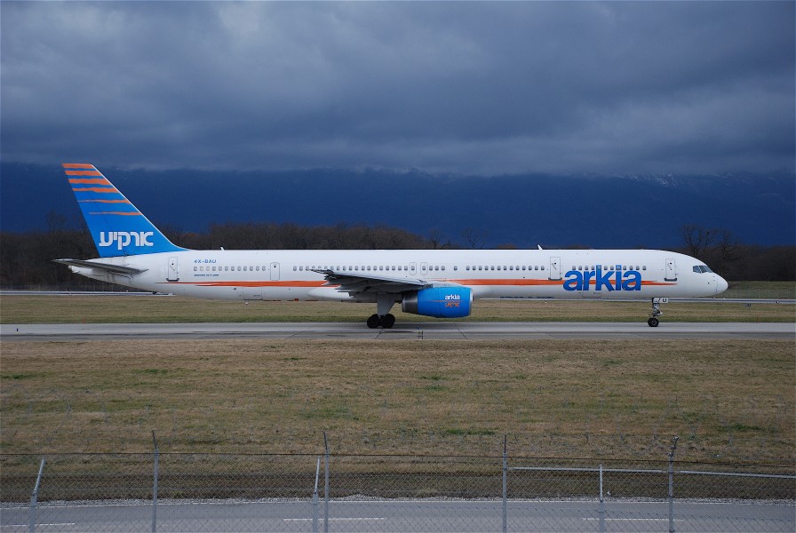 Arkia Boeing 757-300, 4X-BAU@GVA,24.02.2007-451fy - Flickr - Aero Icarus