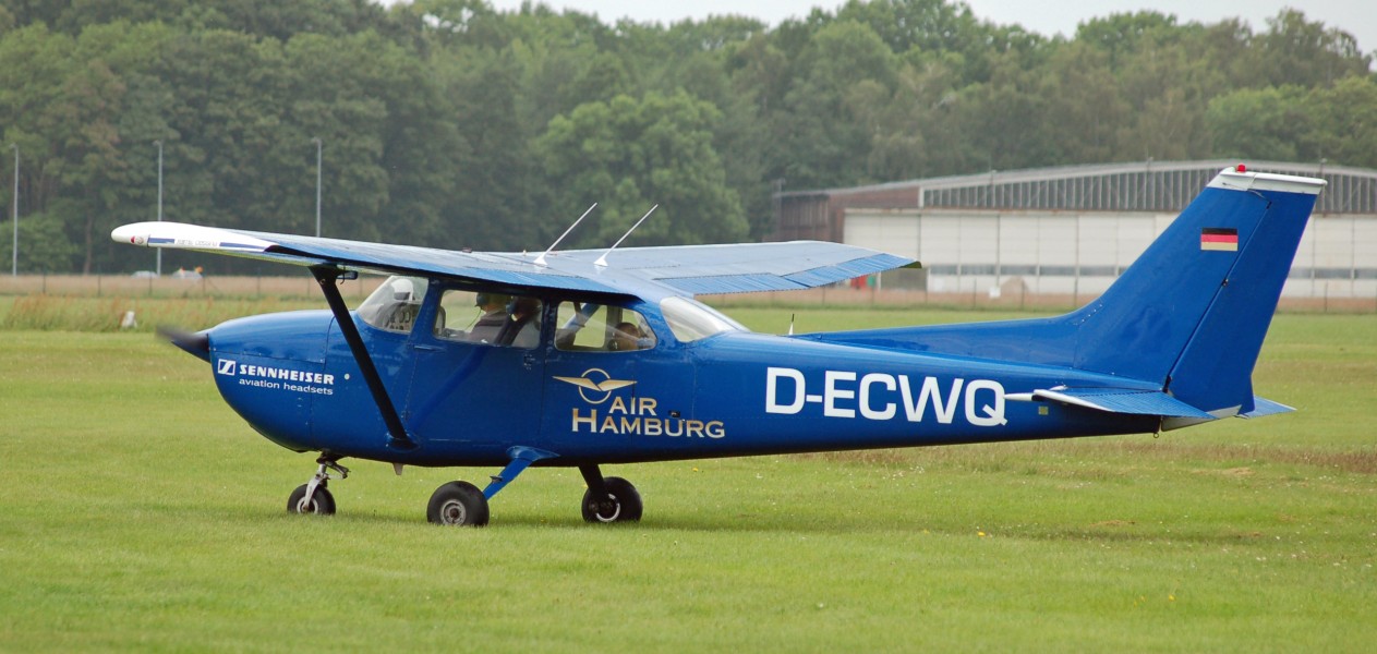 Cessna 172 Skyhawk (D-ECWQ) 04