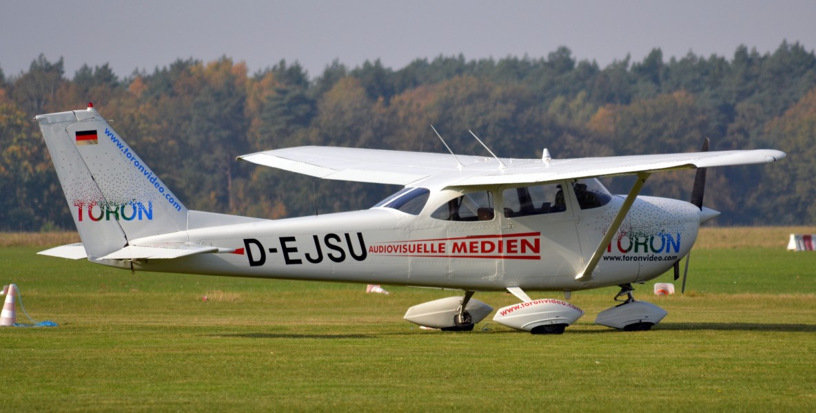 Cessna 172 Skyhawk (D-EJSU) 03
