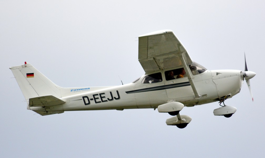 Cessna 172R Skyhawk (D-EEJJ) 02