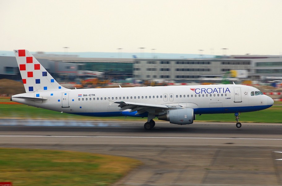 Croatia Airlines Airbus A320-214; 9A-CTK@LHR;05.06.2010 576lh (4691481126)
