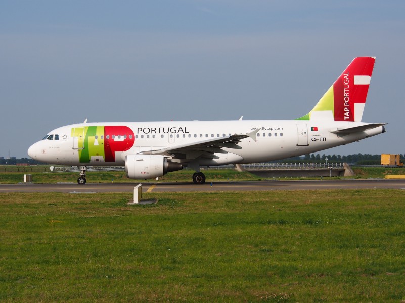 CS-TTI TAP - Air Portugal Airbus A319-111 - cn 933, taxiing 22july2013 pic-005