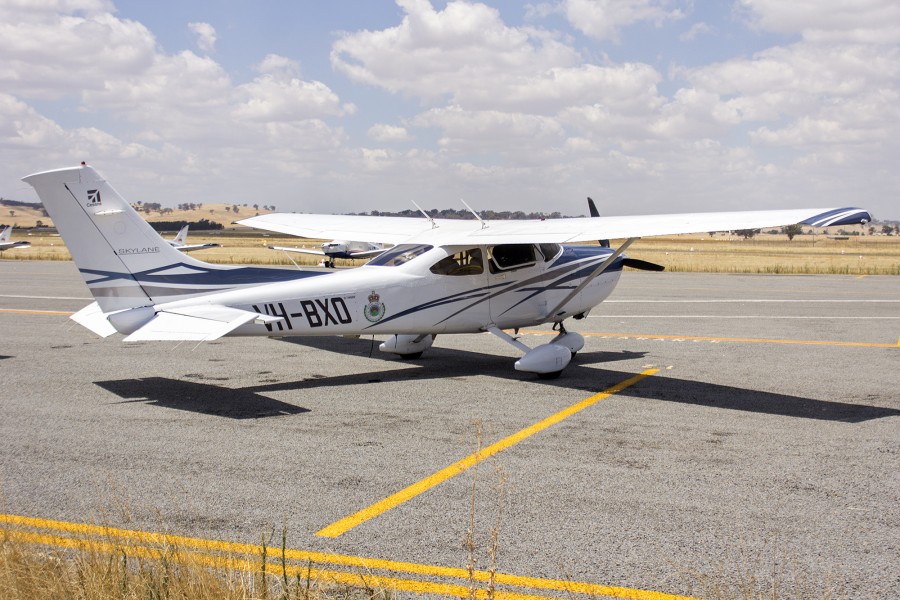 Curtis Aviation (VH-BXO) Cessna 182T Skylane at Wagga Wagga Airport (1)