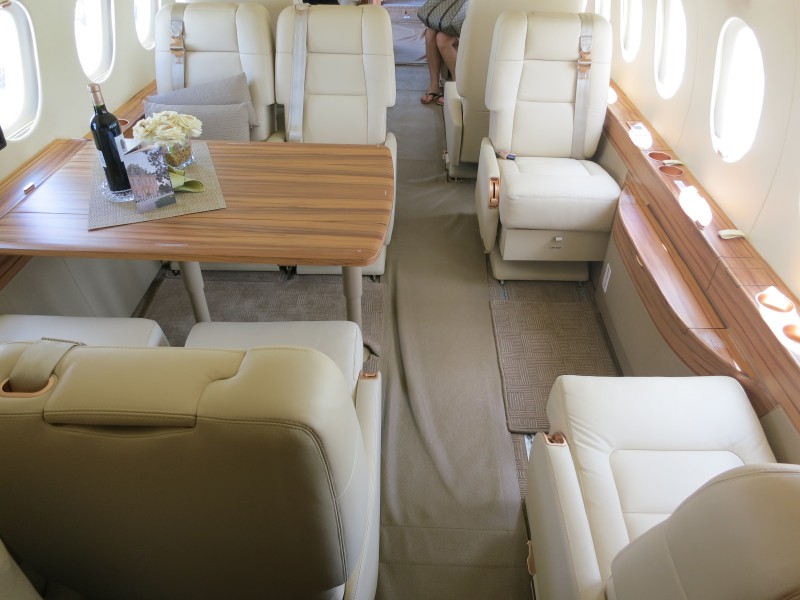 Dassault Falcon 2000 LX cabin seats and table