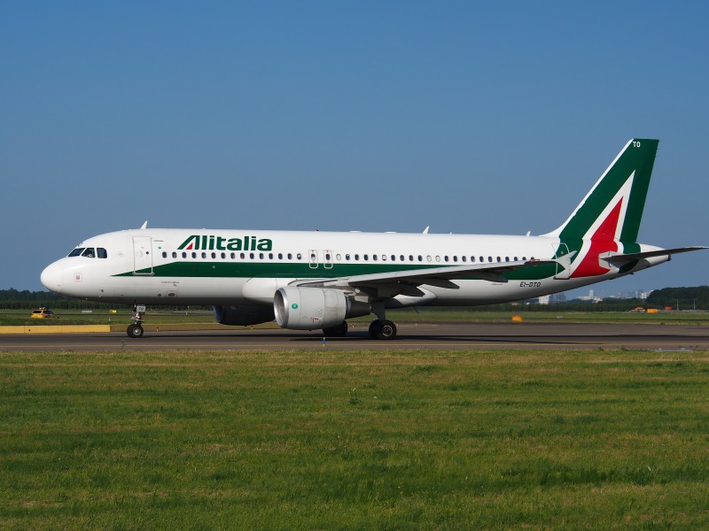 EI-DTO Alitalia Airbus A320-216 - cn 4152 taxiing 18july2013 pic-002