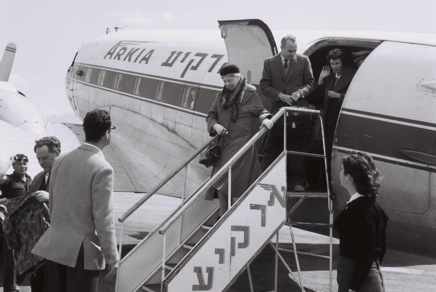 Eleanor Rosevelt arriving to Eilat on Arkia 1959